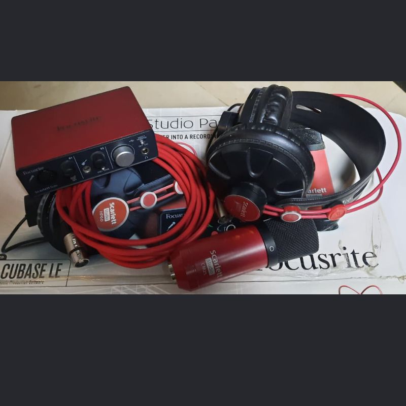 Focusrite Scarlett Solo Studio Bundle 1st Gen
